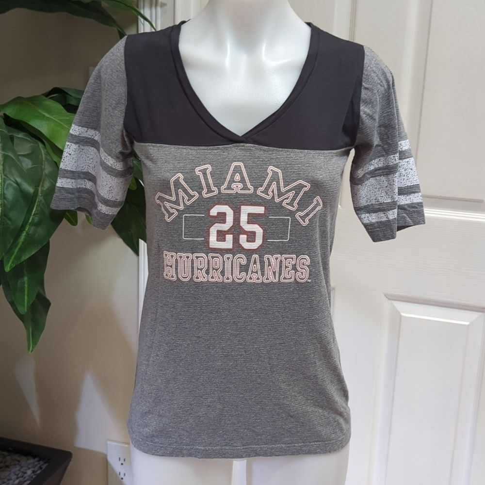 Ouray Sportswear Women's Short Sleeve V-Neck Graphic Tee Size Small - Picture 2 of 5